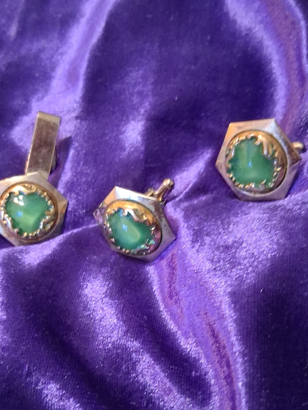 Vintage Pretty Green Stone Cuff Links & Tie Clip
